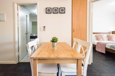 Executive 3 Bedroom Apartment + Internet + Parking - Accommodation Sunshine Coast 13