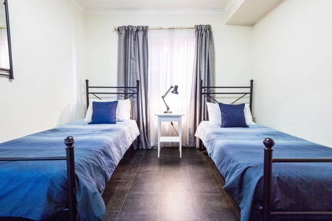 Executive 3 Bedroom Apartment + Internet + Parking - Accommodation Sunshine Coast 8