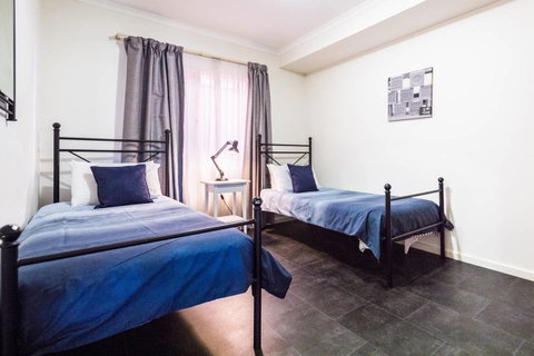 Executive 3 Bedroom Apartment + Internet + Parking - Accommodation Sunshine Coast 16