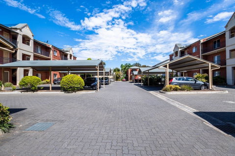 Executive 3 Bedroom Apartment + Internet + Parking - Accommodation Sunshine Coast 35