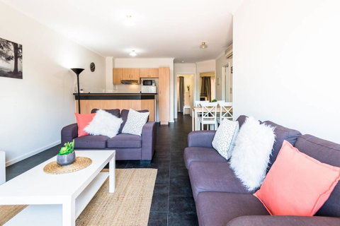 Executive 3 Bedroom Apartment + Internet + Parking - Accommodation Sunshine Coast 7