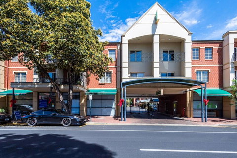 Executive 3 Bedroom Apartment + Internet + Parking - Accommodation Sunshine Coast 23