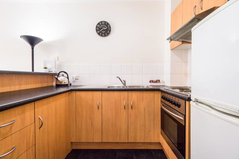 Executive 3 Bedroom Apartment + Internet + Parking - Accommodation Sunshine Coast 29