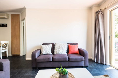 Executive 3 Bedroom Apartment + Internet + Parking - Accommodation Sunshine Coast 20
