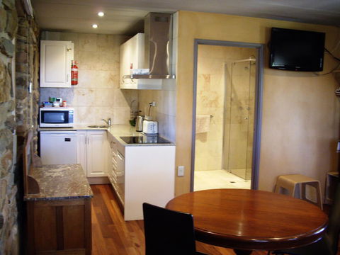 1860 Wine Country Cottages - Accommodation Sunshine Coast 9