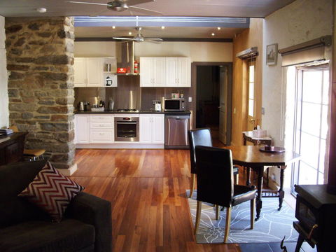 1860 Wine Country Cottages - Accommodation Sunshine Coast 2