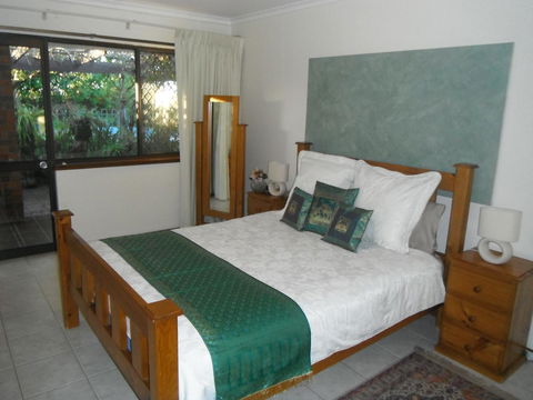 Linger Longer Vineyard - Accommodation Sunshine Coast 5