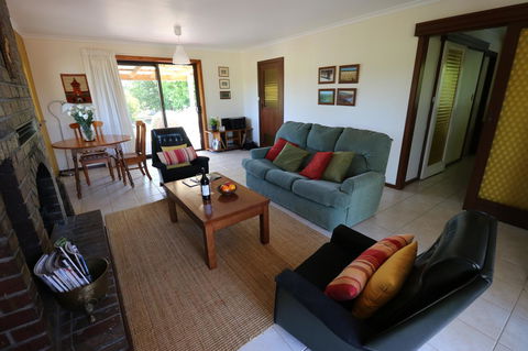 Linger Longer Vineyard - Accommodation Sunshine Coast 3