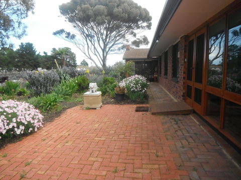 Linger Longer Vineyard - Accommodation Sunshine Coast 11