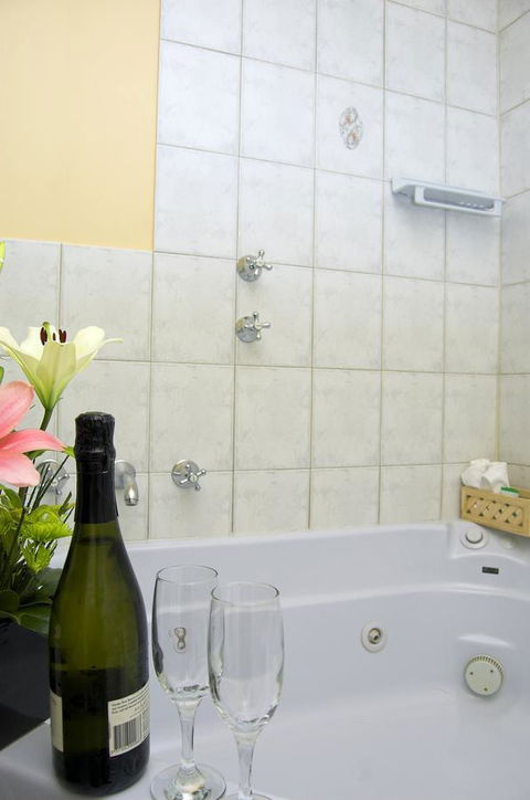 Victoria Hotel Strathalbyn - Accommodation Sunshine Coast 1