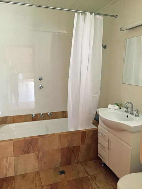 Coonawarra Place Motor Inn - Accommodation Sunshine Coast 7
