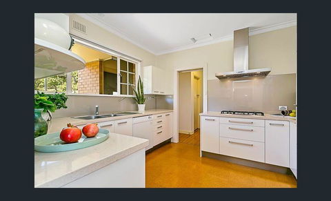 Stunning House With Beautiful Entertainment Area!! - Accommodation Sunshine Coast 9