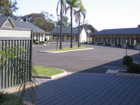 Sundowner Motel Hotel - Accommodation Sunshine Coast 1