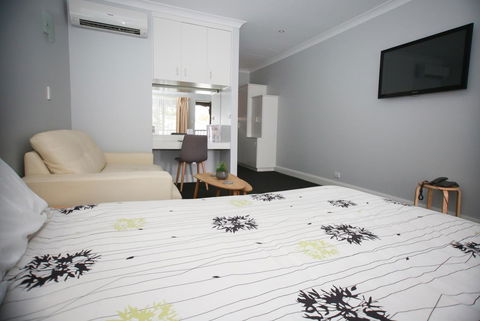 St Francis Winery - Accommodation Sunshine Coast 4