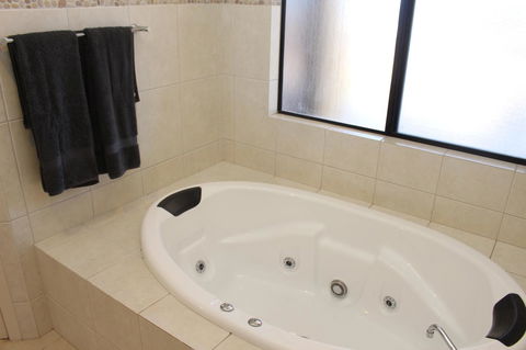 The Lighthouse - Beachfront Accommodation - Accommodation Sunshine Coast 4
