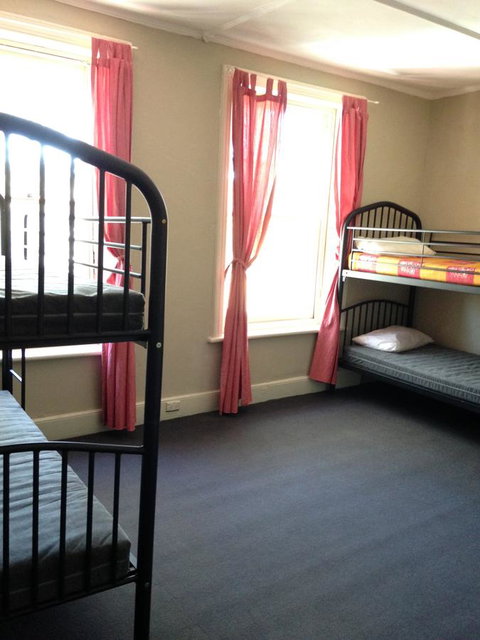 Shingo\'s Backpackers - Accommodation Sunshine Coast 2