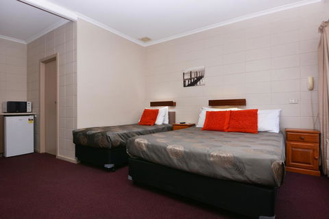 Motel Poinsettia - Accommodation Sunshine Coast 4