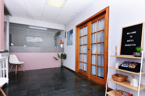 Motel Poinsettia - Accommodation Sunshine Coast 1