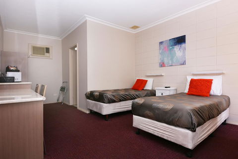 Motel Poinsettia - Accommodation Sunshine Coast 5