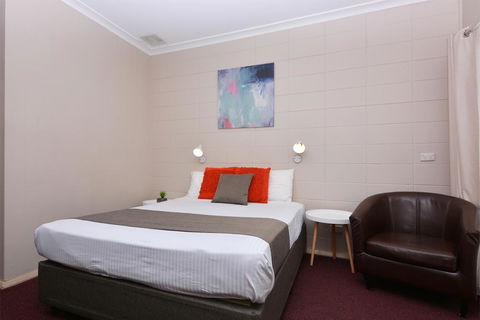 Motel Poinsettia - Accommodation Sunshine Coast 0