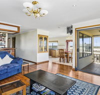 Rocks Retreat House with Sea Views - Accommodation Sunshine Coast