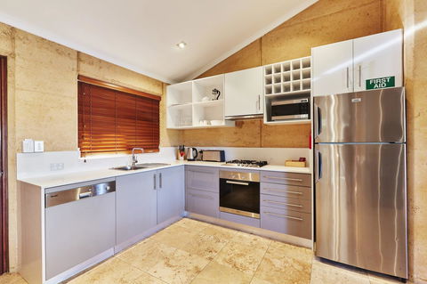 Eight Willows Retreat - Accommodation Sunshine Coast 2
