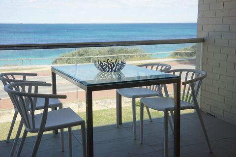 Cottesloe Beachfront Ocean View Apartment - Accommodation Sunshine Coast 5