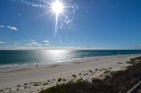 Cottesloe Beachfront Ocean View Apartment - Accommodation Sunshine Coast 8