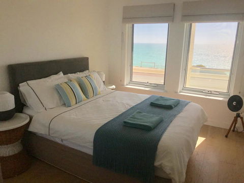 Cottesloe Beachfront Ocean View Apartment - Accommodation Sunshine Coast 2