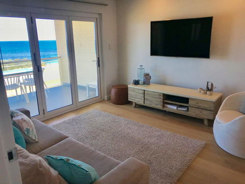 Cottesloe Beachfront Ocean View Apartment - Accommodation Sunshine Coast 6