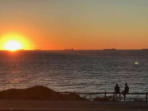 Cottesloe Beachfront Ocean View Apartment - Accommodation Sunshine Coast 18