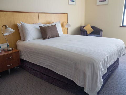 Ocean Beach Hotel - Accommodation Sunshine Coast 0