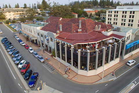 Ocean Beach Hotel - Accommodation Sunshine Coast 3