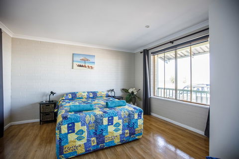 Shark Bay Seafront Apartments - Accommodation Sunshine Coast 31