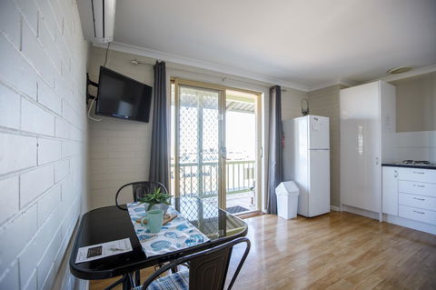 Shark Bay Seafront Apartments - Accommodation Sunshine Coast 23