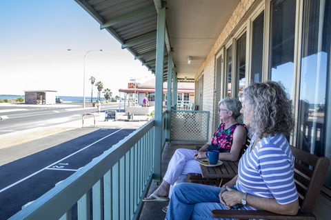 Shark Bay Seafront Apartments - Accommodation Sunshine Coast 19