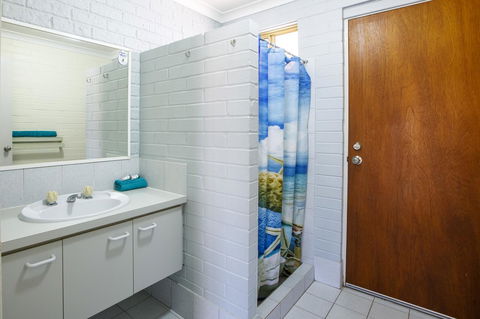 Shark Bay Seafront Apartments - Accommodation Sunshine Coast 10