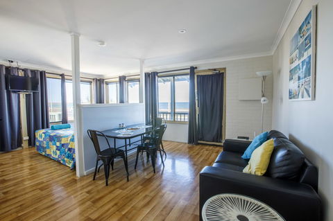 Shark Bay Seafront Apartments - Accommodation Sunshine Coast 34