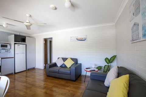 Shark Bay Seafront Apartments - Accommodation Sunshine Coast 8