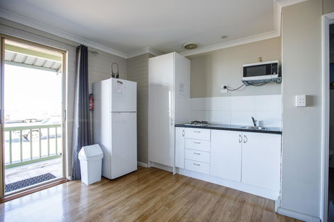 Shark Bay Seafront Apartments - Accommodation Sunshine Coast 5