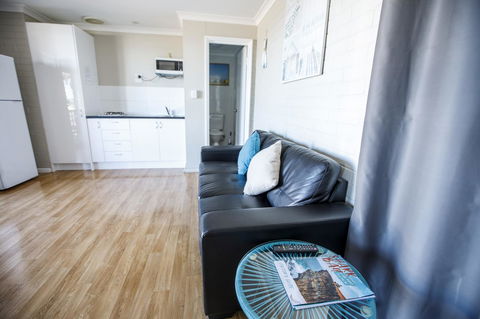Shark Bay Seafront Apartments - Accommodation Sunshine Coast 30