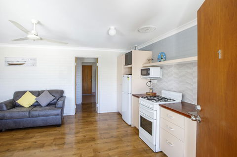 Shark Bay Seafront Apartments - Accommodation Sunshine Coast 11