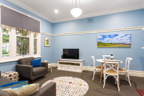 Blue Door Apartments - Accommodation Sunshine Coast 2