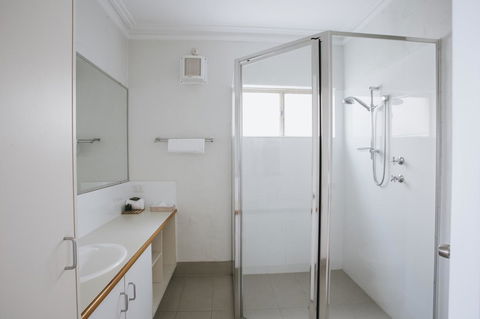 Canal Rocks Beachfront Apartments - Accommodation Sunshine Coast 34