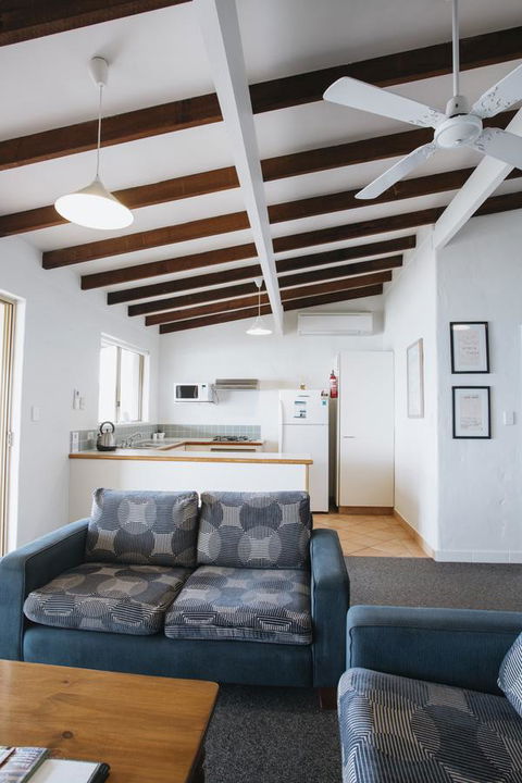 Canal Rocks Beachfront Apartments - Accommodation Sunshine Coast 4