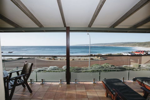 Canal Rocks Beachfront Apartments - Accommodation Sunshine Coast 0