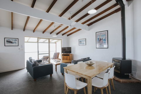 Canal Rocks Beachfront Apartments - Accommodation Sunshine Coast 22
