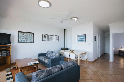 Canal Rocks Beachfront Apartments - Accommodation Sunshine Coast 9