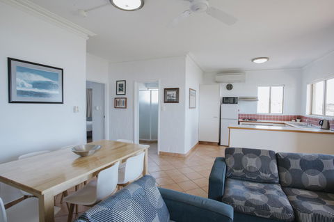 Canal Rocks Beachfront Apartments - Accommodation Sunshine Coast 5