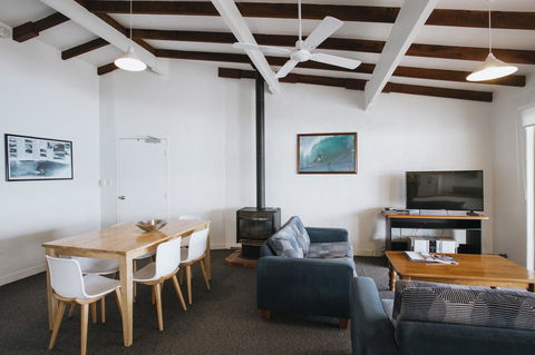 Canal Rocks Beachfront Apartments - Accommodation Sunshine Coast 2